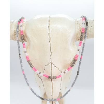 dubbele hals ketting in lichtgrijs en roze