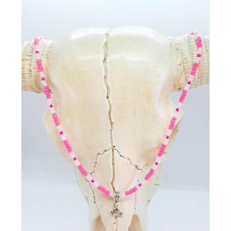 roze halskettinkje met hangertje