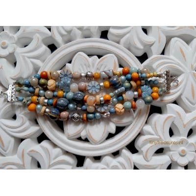 kralenarmband in blauwgrijs tinten met cognac kralenarmband in blauwgrijs tinten met cognac