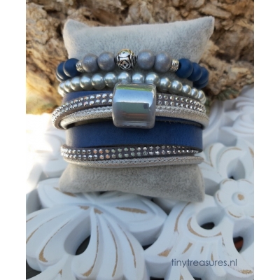 blauw leren wikkelarmband met strass blauw leren wikkelarmband met strass
