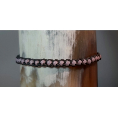 gevlochten leren armbandje grijs met pastel roze gevlochten leren armbandje grijs met pastel roze