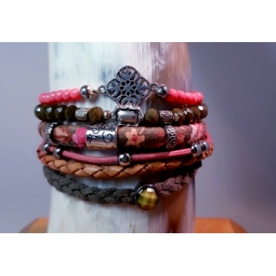army groen met oudroze armband army groen met oudroze armband