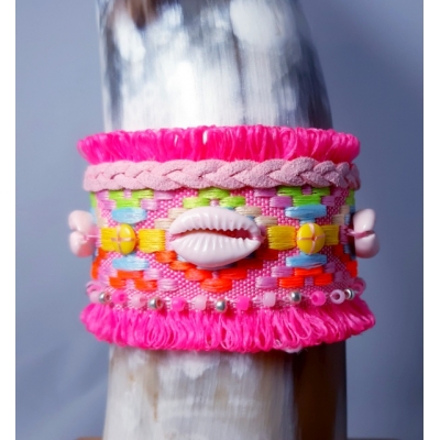 ibiza armband felroze met schelpen ibiza armband felroze met schelpen