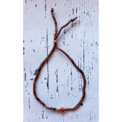 zijden armbandje bruin met klavertje 4 zijden armbandje bruin met klavertje 4