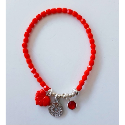 rood facet glaskraal armbandje met bedels rood facet glaskraal armbandje met bedels