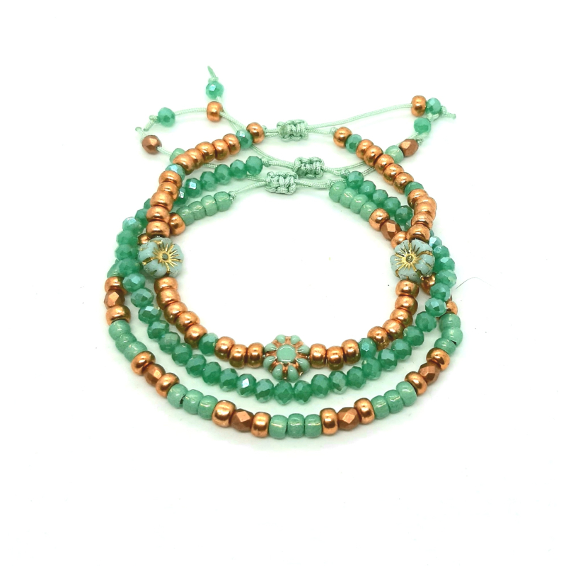 armband in turquoisegroen en licht brons