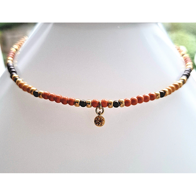 kettinkje in bruin/ zacht oranje/ zacht oker en goud