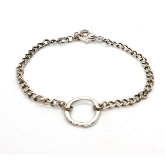 zilverkleurig armbandje rond