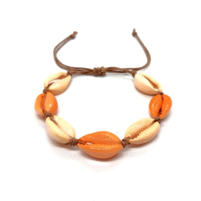 schelpen armbandje in zacht oranje/ peach