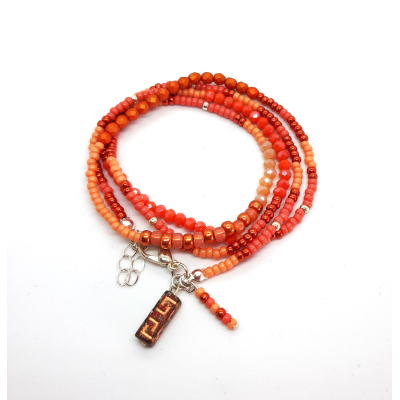 boho wikkelarmband in zachte oranje tinten